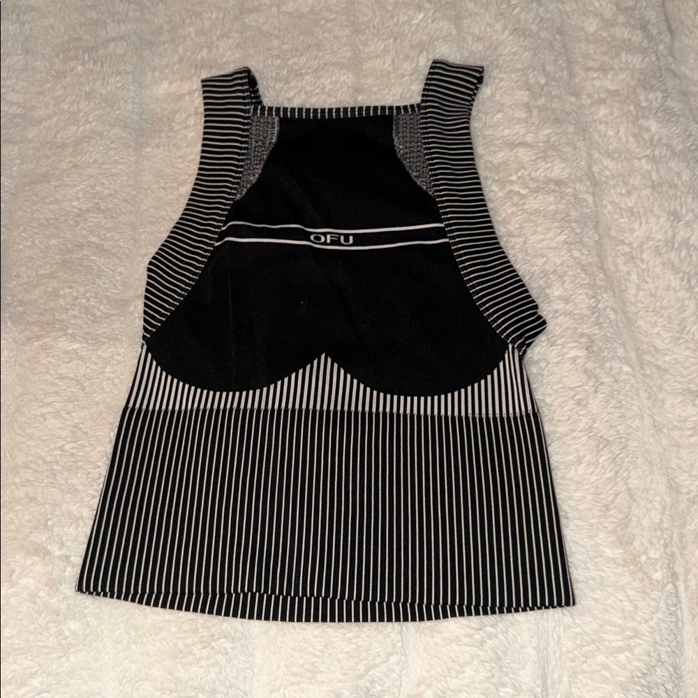 New Out From Under Run Up Seamless Top - Picture 3 of 5